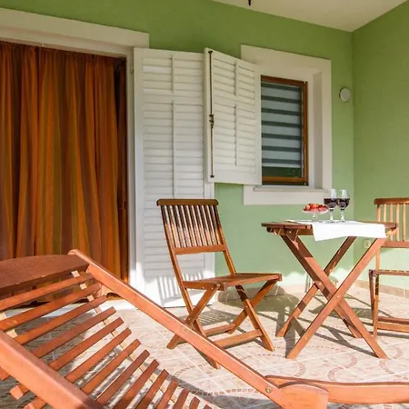 Dubravka アパート *