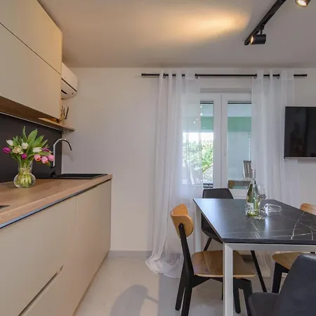 Dubravka * トロギール